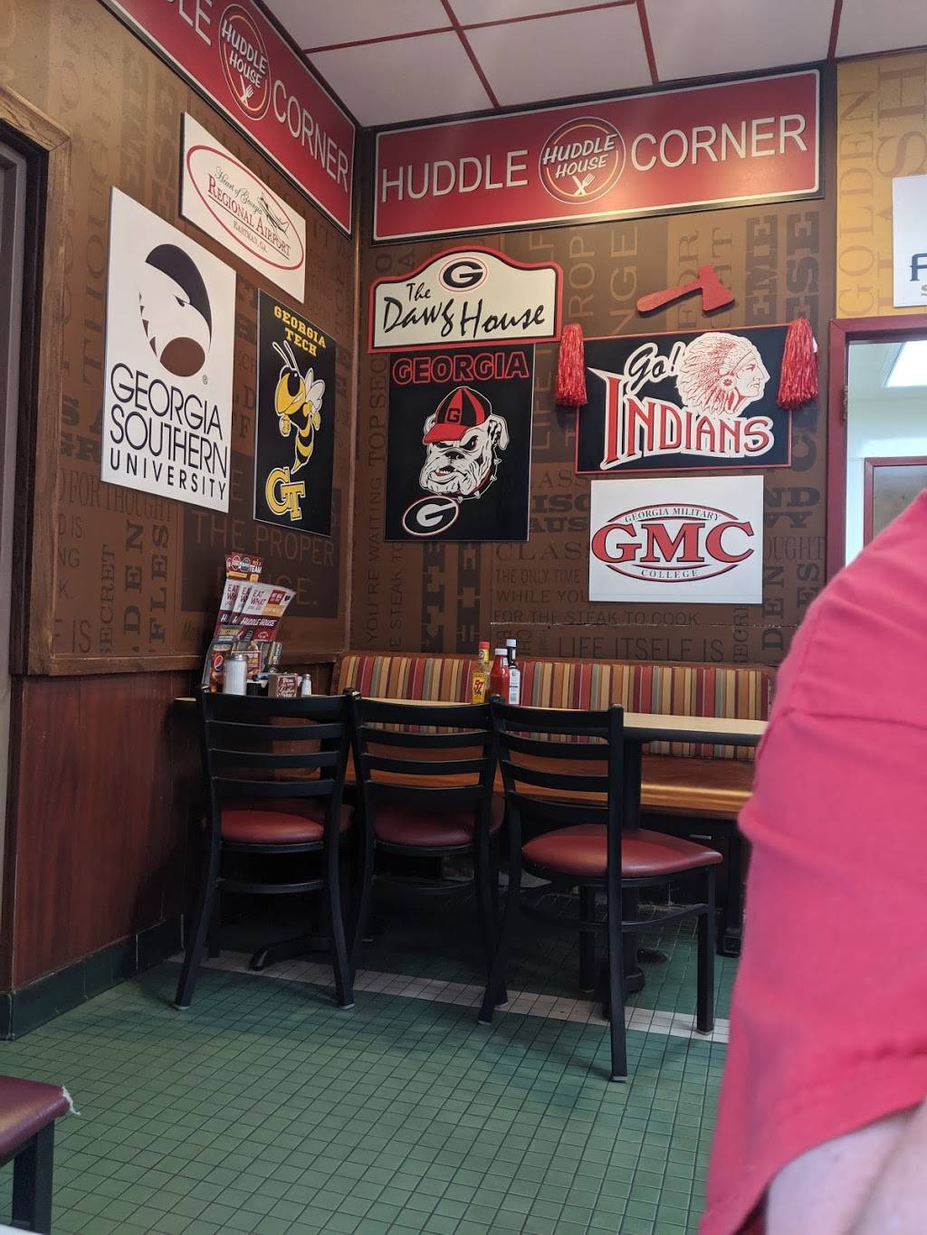 Huddle House | meal takeaway | 102 5th Ave, Eastman, GA 31023, USA | 4783745088 OR +1 478-374-5088