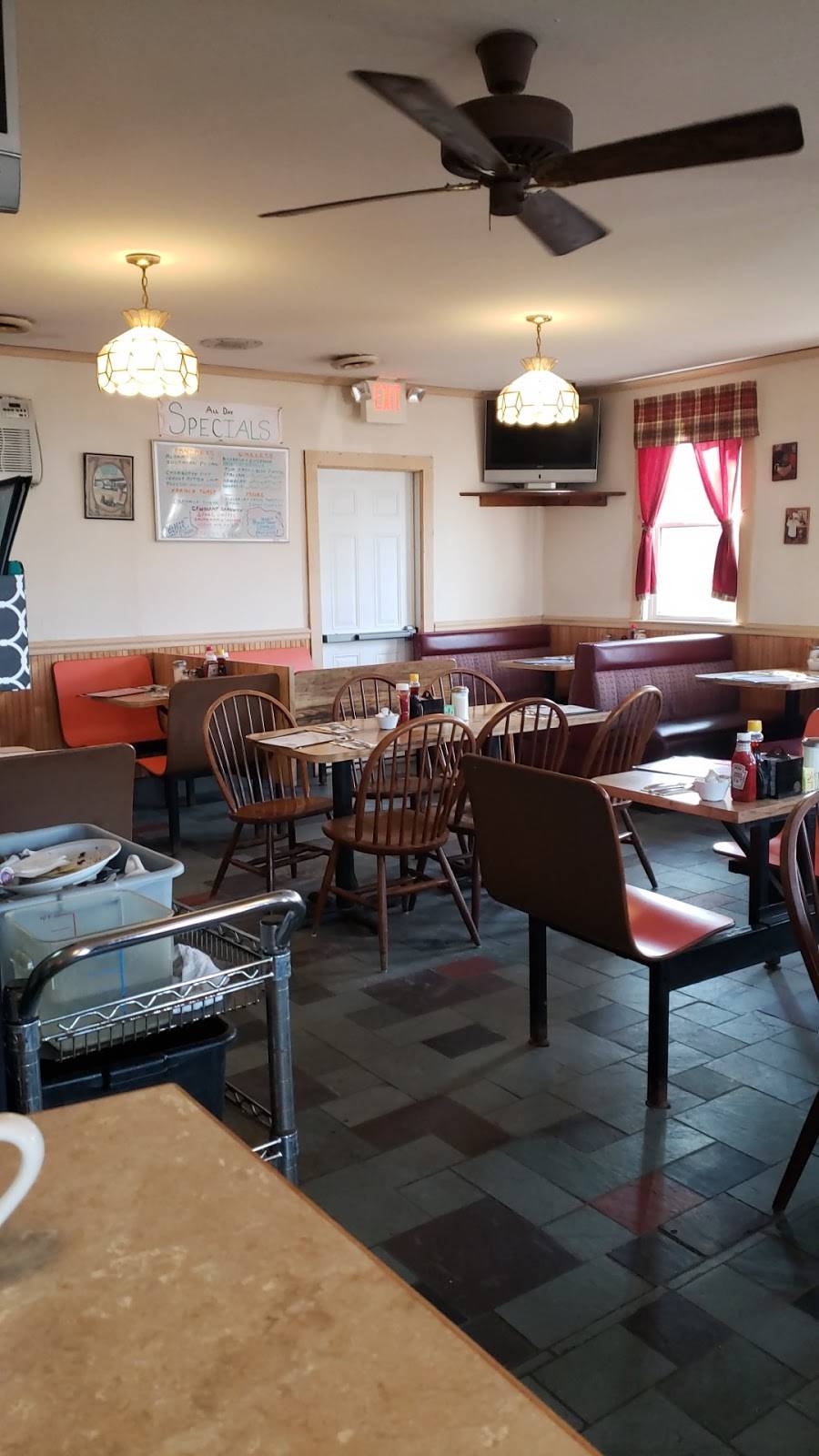 Cosmos Restaurant | restaurant | 136 Rabbit Rd, Salisbury, MA 01952, USA | 9784627070 OR +1 978-462-7070