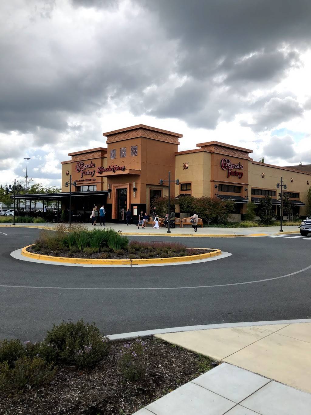 The Cheesecake Factory | restaurant | 3000 184th St SW, Lynnwood, WA 98037, USA | 4254121376 OR +1 425-412-1376