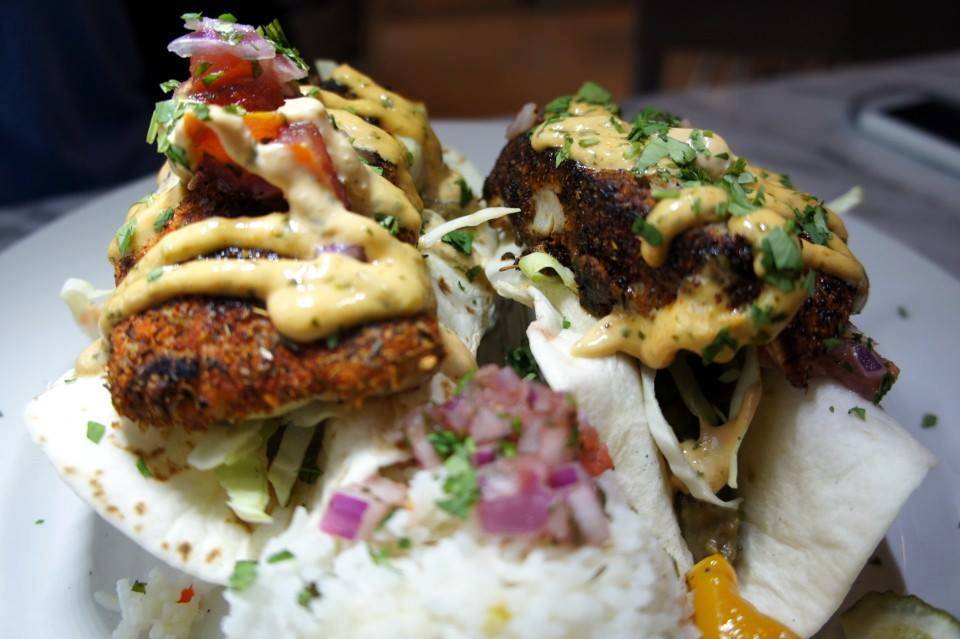 Off The Hook Seafood Market & Restaurant | restaurant | 6630 Gateway Ave, Sarasota, FL 34231, USA | 9419235570 OR +1 941-923-5570