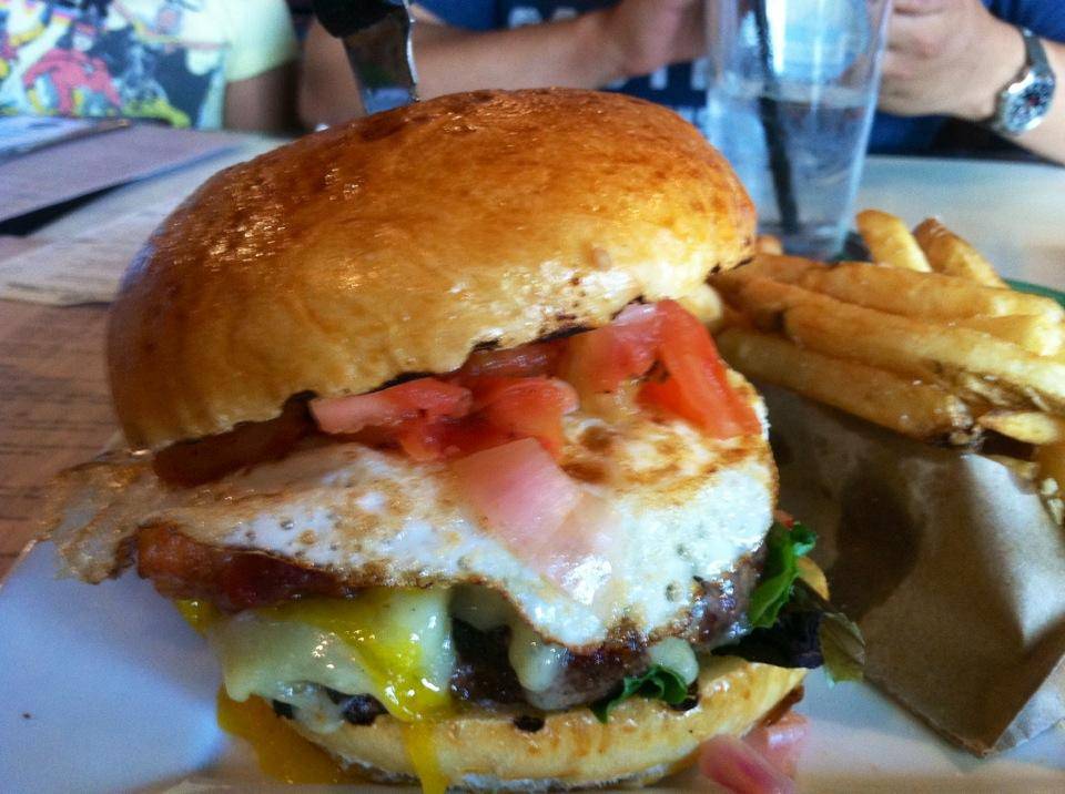 10 East Kitchen & Tap House | restaurant | 10 E Main St, Turlock, CA 95380, USA | 2096691010 OR +1 209-669-1010