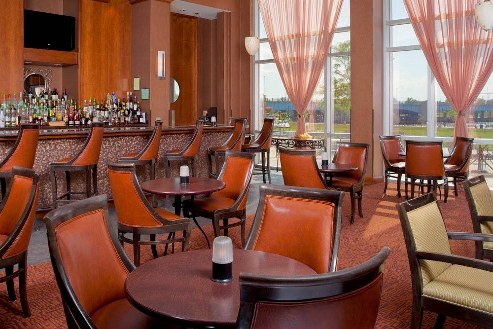 Riverfront Grille | restaurant | 1 Wenonah Park Pl, Bay City, MI 48708, USA | 9894601700 OR +1 989-460-1700