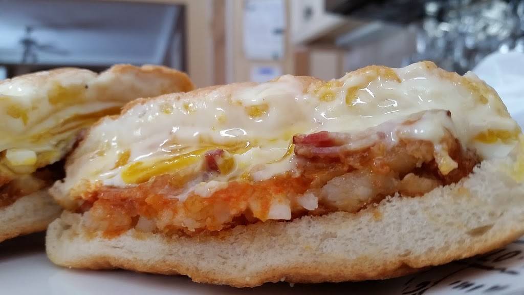 Nikos Grill & Subs | restaurant | 15 Backus Ave # 4, Danbury, CT 06810, USA | 2039174403 OR +1 203-917-4403