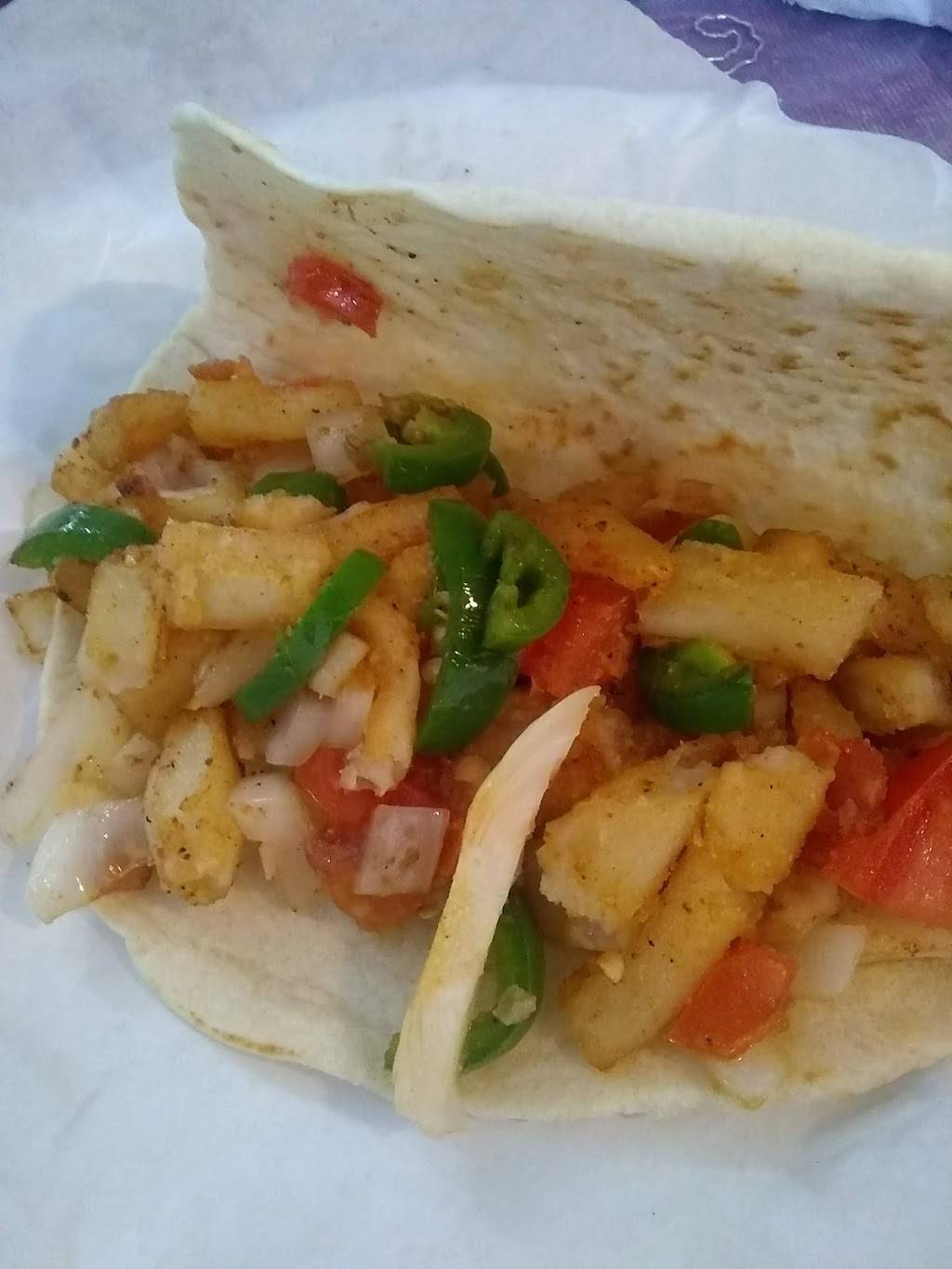 El Castillo Mexican & Seafood Restaurant | restaurant | 425 S St Marys St, San Antonio, TX 78205, USA | 2105379776 OR +1 210-537-9776