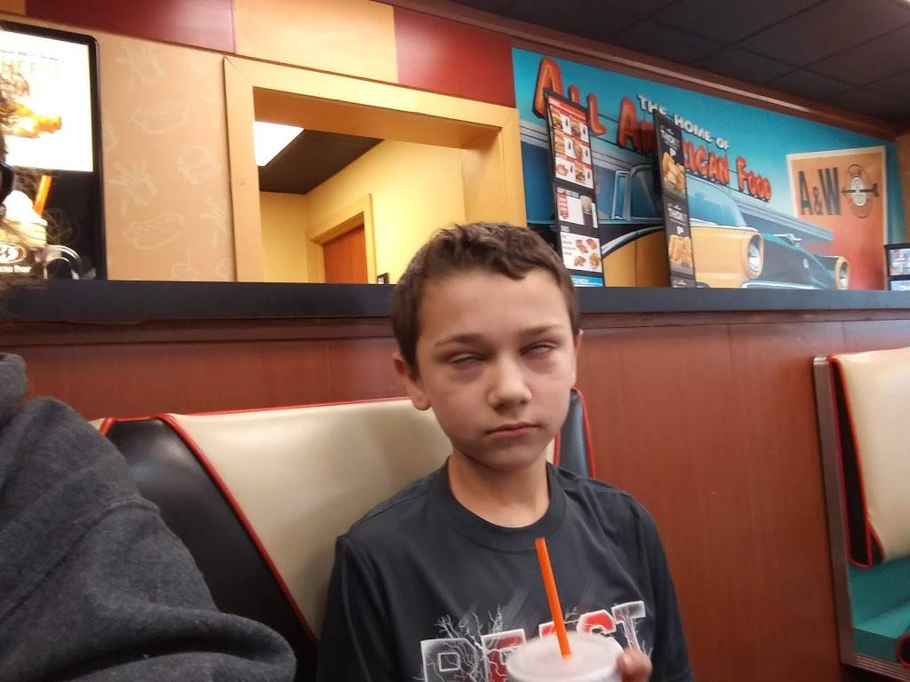 A&W Restaurant | restaurant | 1102 Chillicothe St, Portsmouth, OH 45662, USA | 7403533194 OR +1 740-353-3194