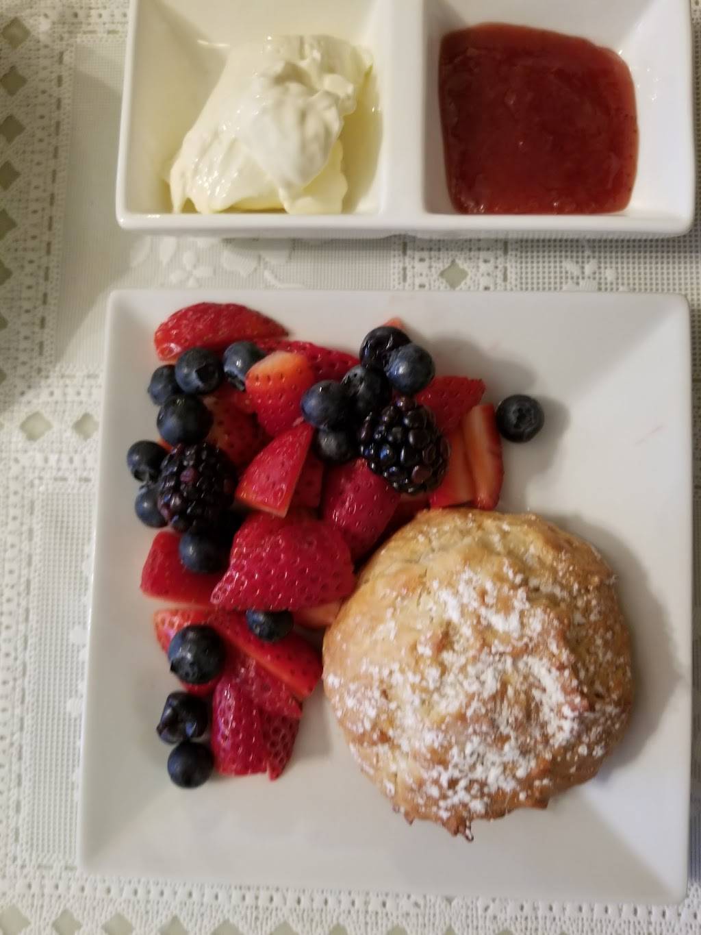 Aylesbury Tea Room | restaurant | 209 E Market St, Leesburg, VA 20176, USA | 7038686935 OR +1 703-868-6935