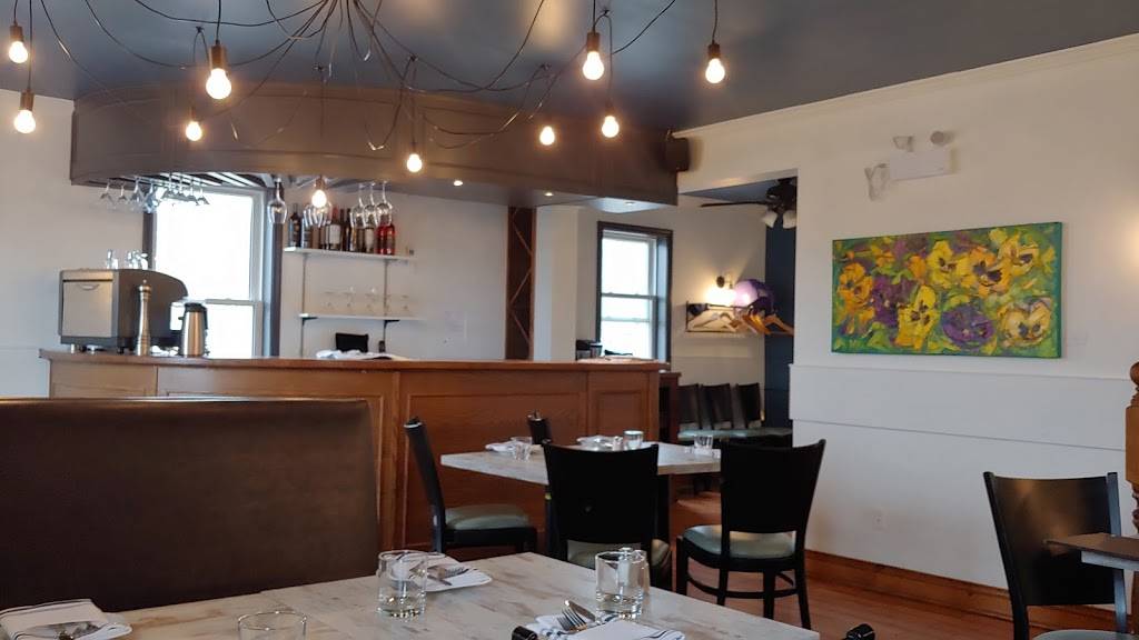 The Cedar House | restaurant | 12 Broadway St W, Paris, ON N3L 2S2, Canada | 5194425555 OR +1 519-442-5555