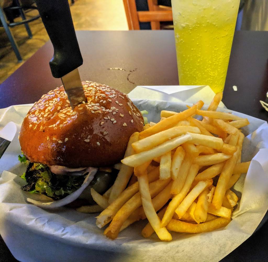 The Vault Bar & Grill | restaurant | 73 N Main St, Porterville, CA 93257, USA | 5597919370 OR +1 559-791-9370