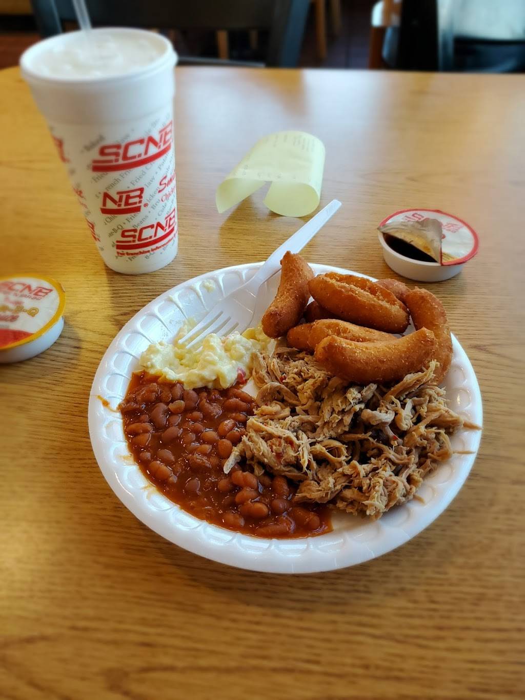 Smithfields Chicken N Bar-B-Q | restaurant | 2020 Olde Regent Way, Leland, NC 28451, USA | 9103716900 OR +1 910-371-6900