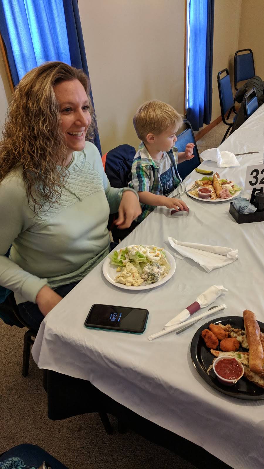 Biggins Place | restaurant | 109 Hill St, Loogootee, IN 47553, USA | 8122952222 OR +1 812-295-2222