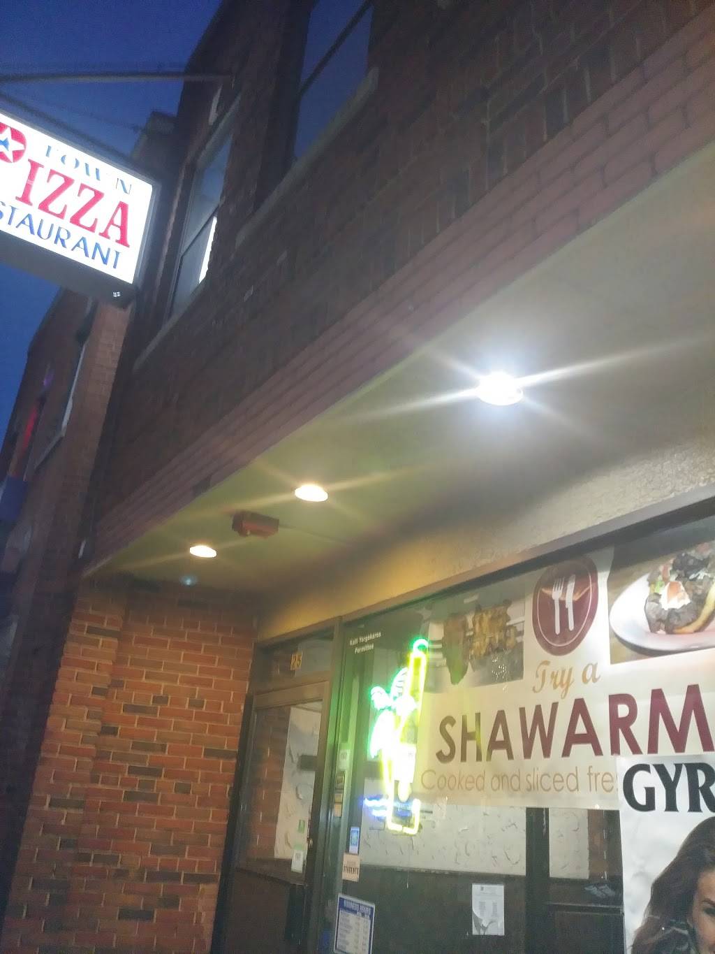 Town Pizza | restaurant | 25 Whitney Ave, New Haven, CT 06510, USA | 2038656065 OR +1 203-865-6065