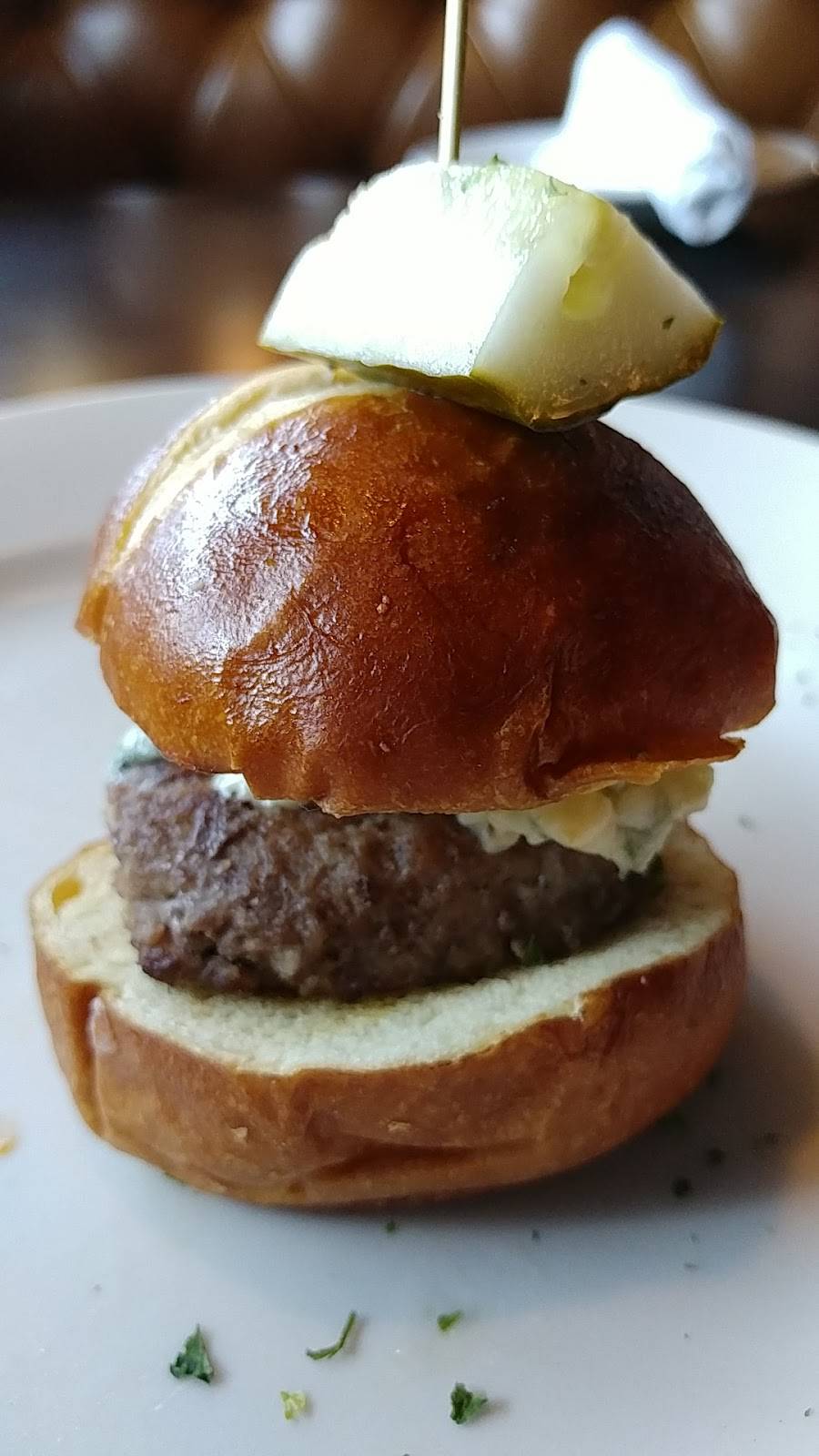 Valley Lodge Tavern | restaurant | 1141 Central Ave, Wilmette, IL 60091, USA | 8479205675 OR +1 847-920-5675