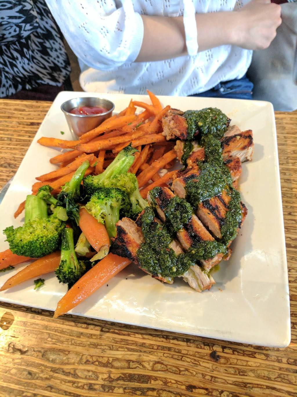 Old Blinking Light | restaurant | 9344 Dorchester St, Highlands Ranch, CO 80129, USA | 3033469797 OR +1 303-346-9797