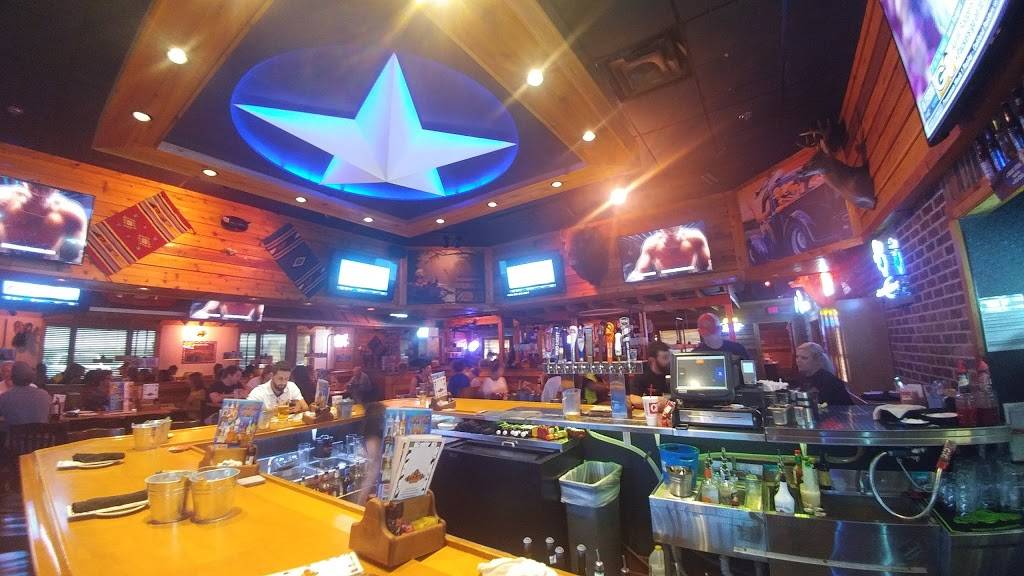 Texas Roadhouse | restaurant | 1300 Bass Pro Drive, St Charles, MO 63301, USA | 6364432301 OR +1 636-443-2301