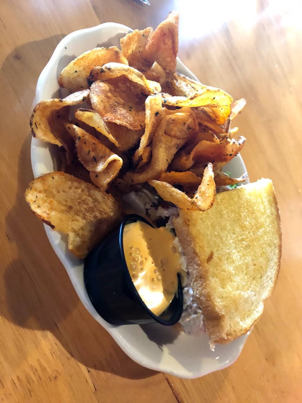 Freight House Restaurant | restaurant | 200 Railroad St SW #2533, Hartselle, AL 35640, USA | 2567734600 OR +1 256-773-4600