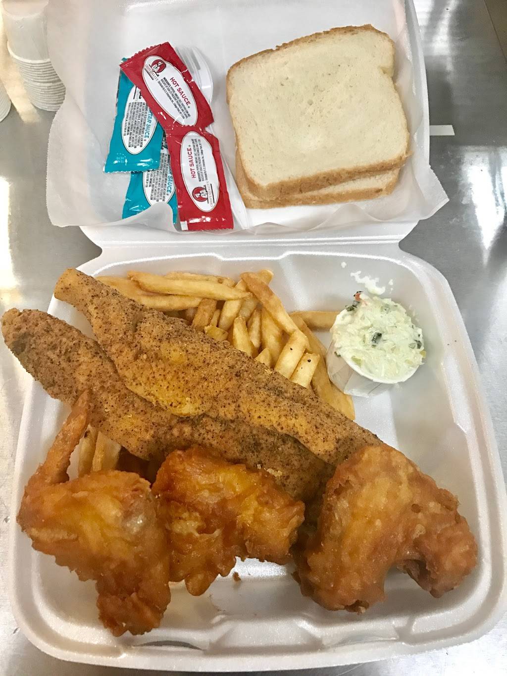 Dels Wings N Things | restaurant | 5141 Turney Rd, Garfield Heights, OH 44125, USA | 2166268220 OR +1 216-626-8220