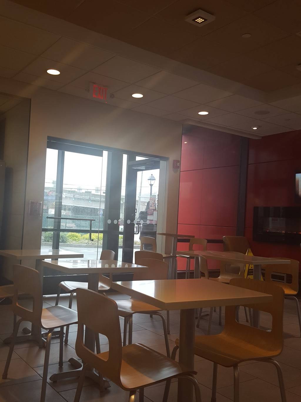 Wendys | restaurant | 91 Saw Mill River Pkwy, Elmsford, NY 10523, USA | 9145929888 OR +1 914-592-9888