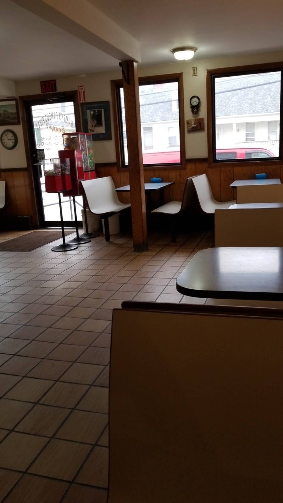 Harrys Famous Pizza | restaurant | 324 Main St, Douglas, MA 01516, USA | 5084764444 OR +1 508-476-4444