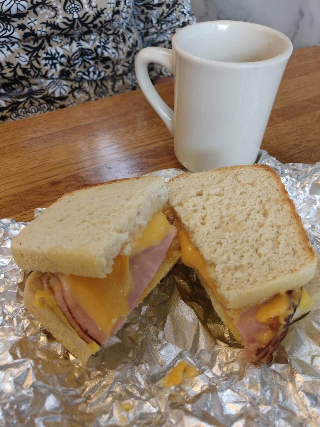 Ginnys Cafe | restaurant | 112 1/2 W 2nd St W, Winthrop, MN 55396, USA | 5076476278 OR +1 507-647-6278