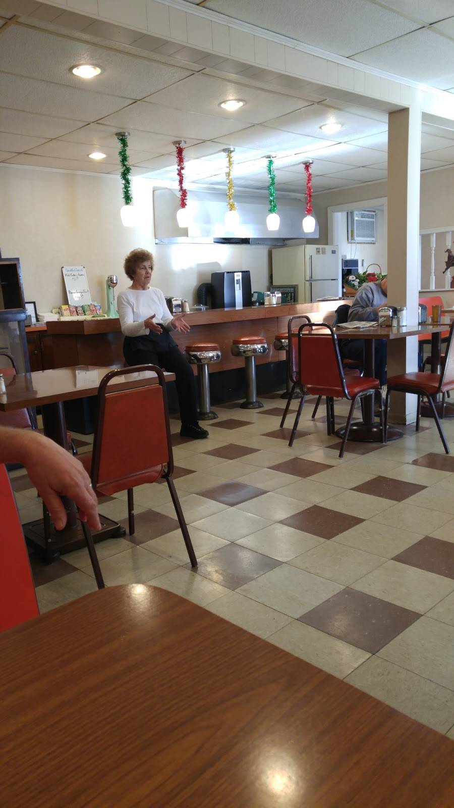 Goodys Restaurant | restaurant | 701 W King St, Shippensburg, PA 17257, USA | 7175325049 OR +1 717-532-5049