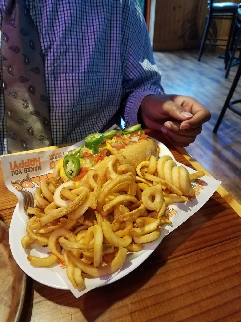 Hooters | meal takeaway | 25 Smith St, Farmingdale, NY 11735, USA | 6314147792 OR +1 631-414-7792