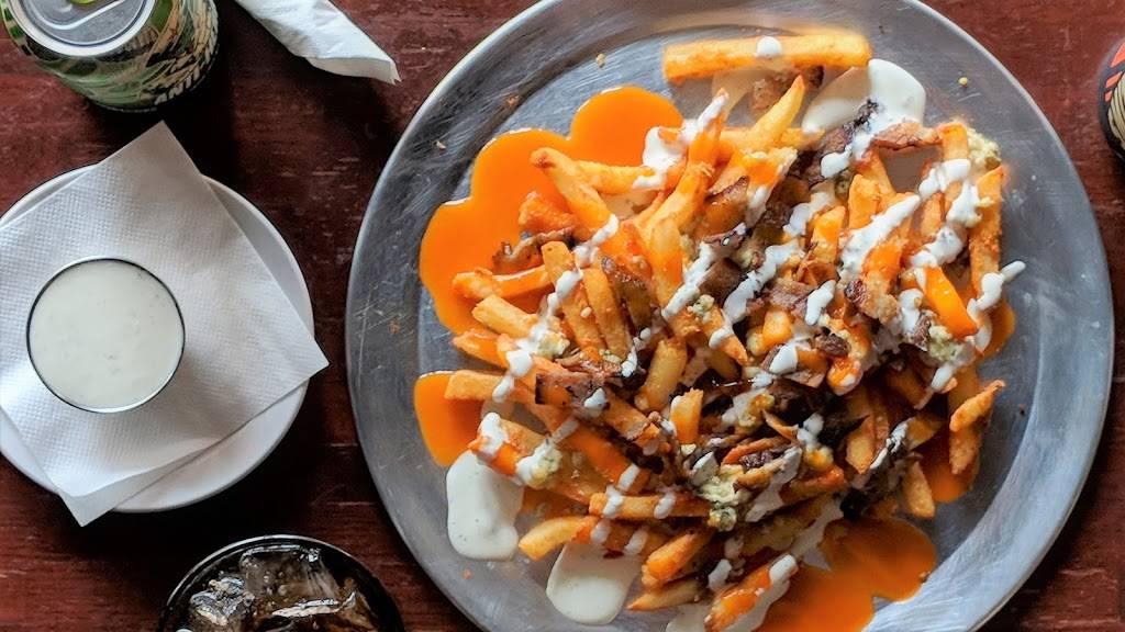 The Fieldhouse Bar & Grill | restaurant | 1200 W Main St #24, Peoria, IL 61606, USA | 3094949600 OR +1 309-494-9600