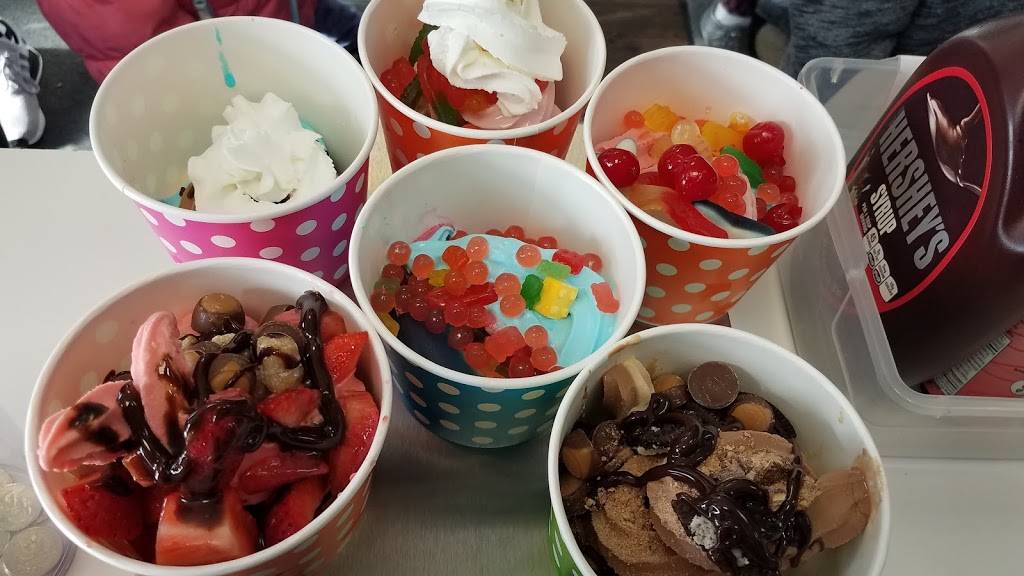 Igloo Frozen Yogurt and Treats | meal takeaway | 44 Front St, Berea, OH 44017, USA | 4402348744 OR +1 440-234-8744