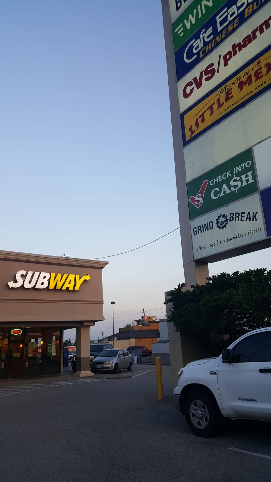 Subway Restaurants | restaurant | 112 1st St E, Humble, TX 77338, USA | 2814463933 OR +1 281-446-3933