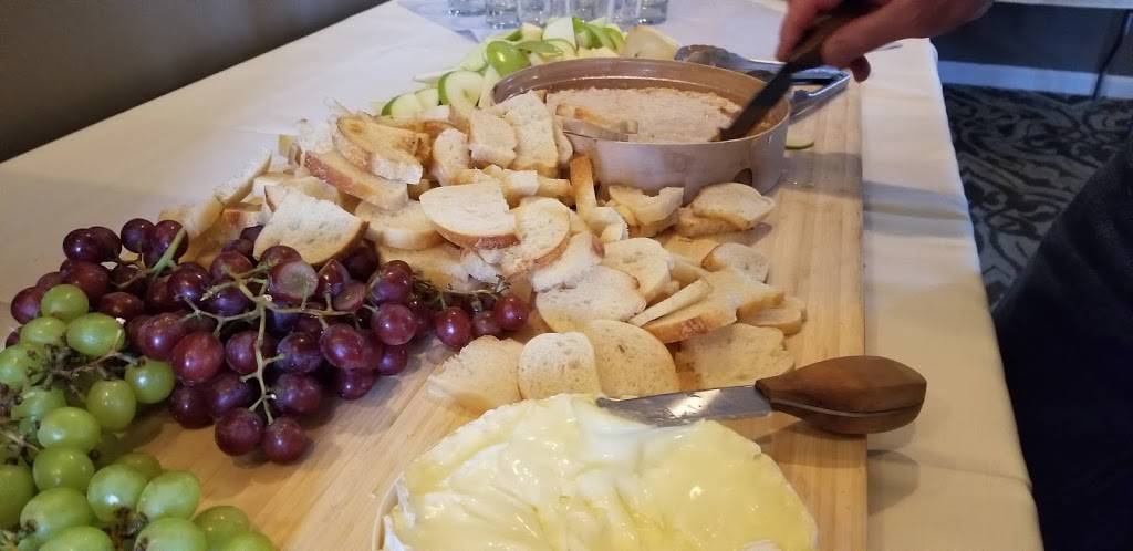 Joe Gatts Food & Cocktails | restaurant | 2126 Five Mile Line Rd, Penfield, NY 14526, USA | 5854850631 OR +1 585-485-0631