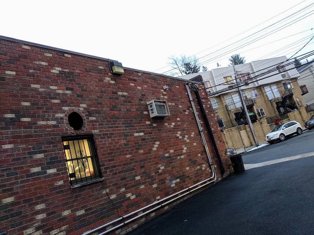 Capri Pizza | restaurant | 63 Lockwood Ave, Yonkers, NY 10701, USA | 9149695363 OR +1 914-969-5363