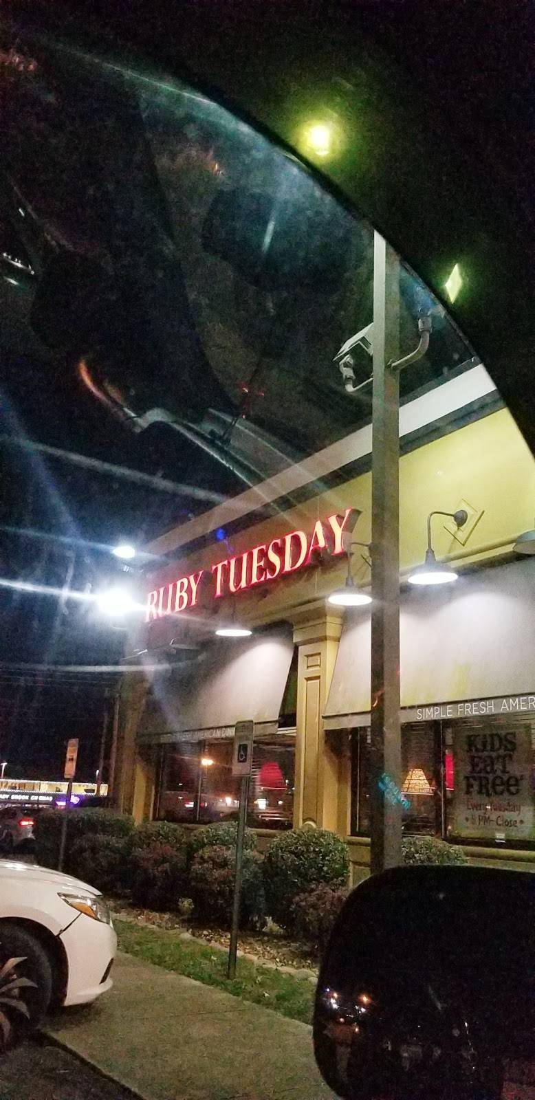 Ruby Tuesday | restaurant | 827 S James Campbell Blvd, Columbia, TN 38401, USA | 9313817089 OR +1 931-381-7089