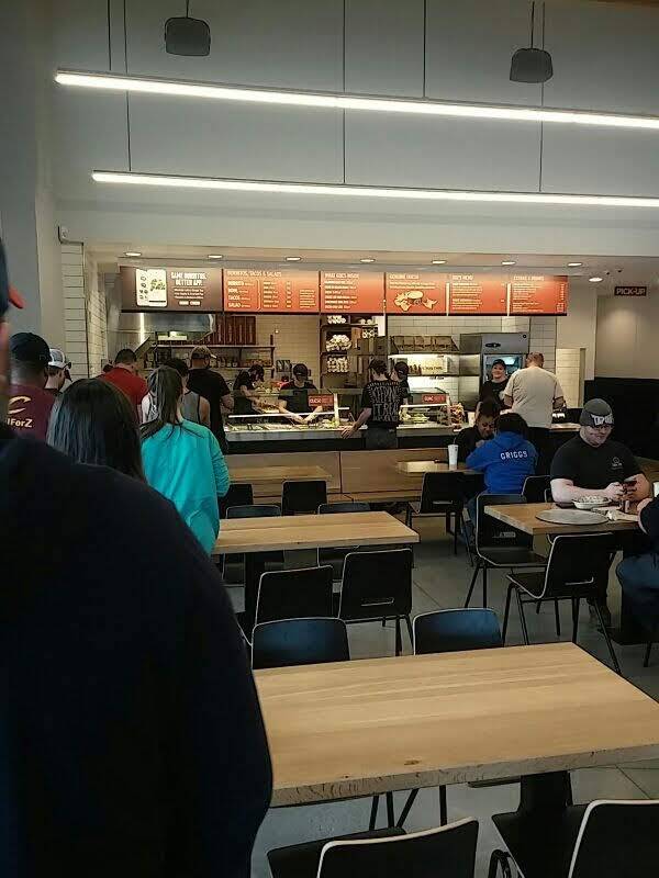 Chipotle Mexican Grill | restaurant | 11638 Clifton Blvd, Cleveland, OH 44102, USA | 2169612491 OR +1 216-961-2491