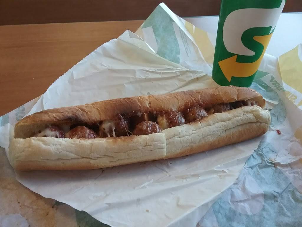 Subway | restaurant | 1777 N Tamiami Trail, Sarasota, FL 34234, USA | 9413160337 OR +1 941-316-0337
