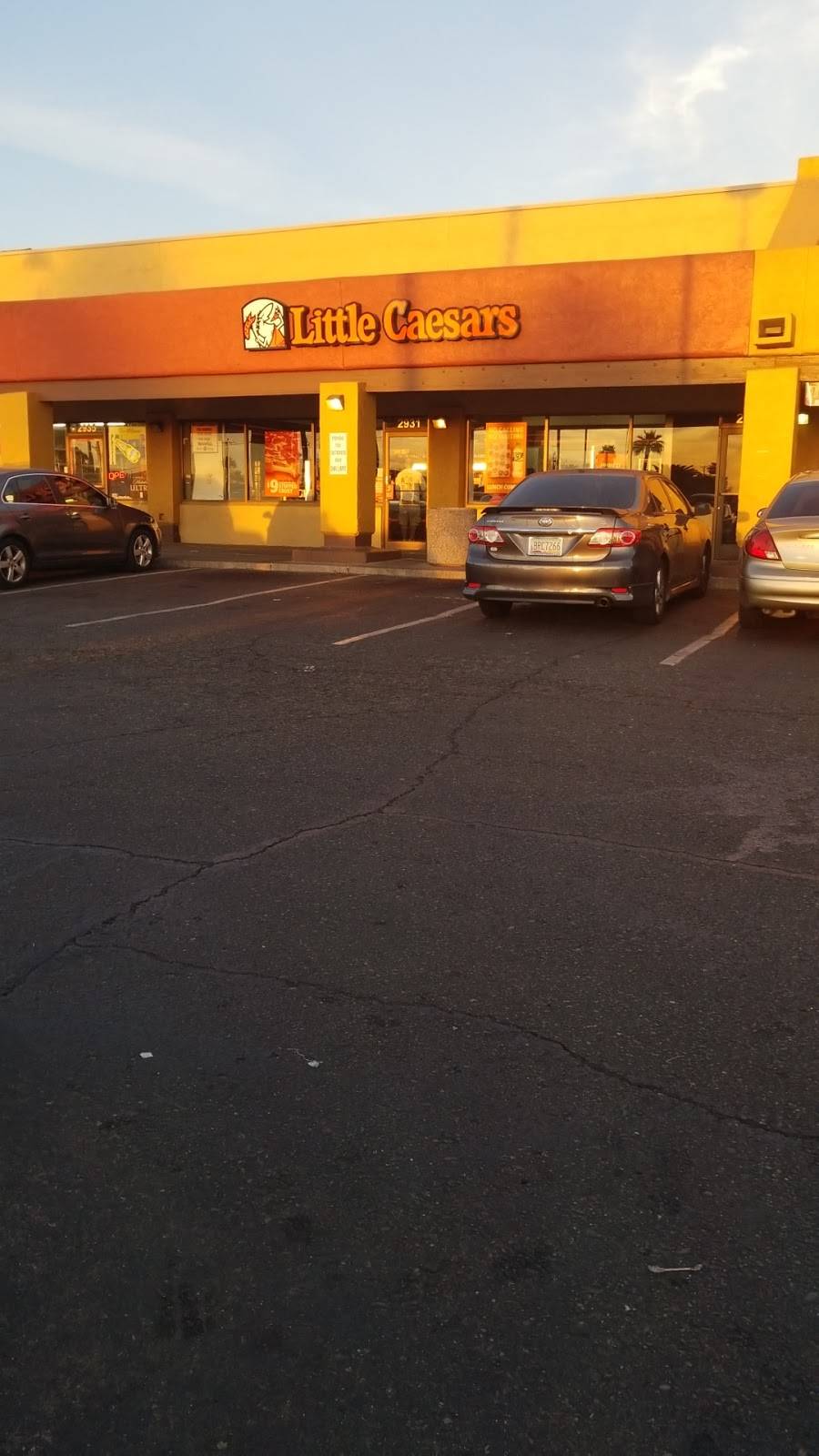 Little Caesars Pizza | meal takeaway | 2931 N 59th Ave, Phoenix, AZ 85033, USA | 6232459000 OR +1 623-245-9000