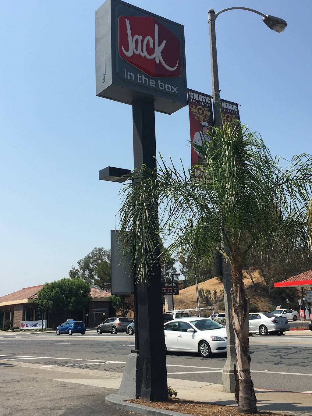 Jack in the Box | restaurant | 1010 N Harbor Blvd, Fullerton, CA 92832, USA | 7145260235 OR +1 714-526-0235