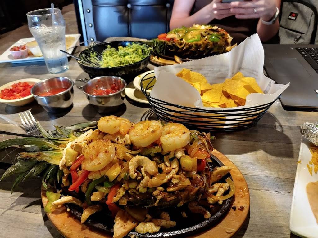 RIO GRILL & CANTINA | restaurant | 119 W Central Ave, Andover, KS 67002, USA | 3166367278 OR +1 316-636-7278