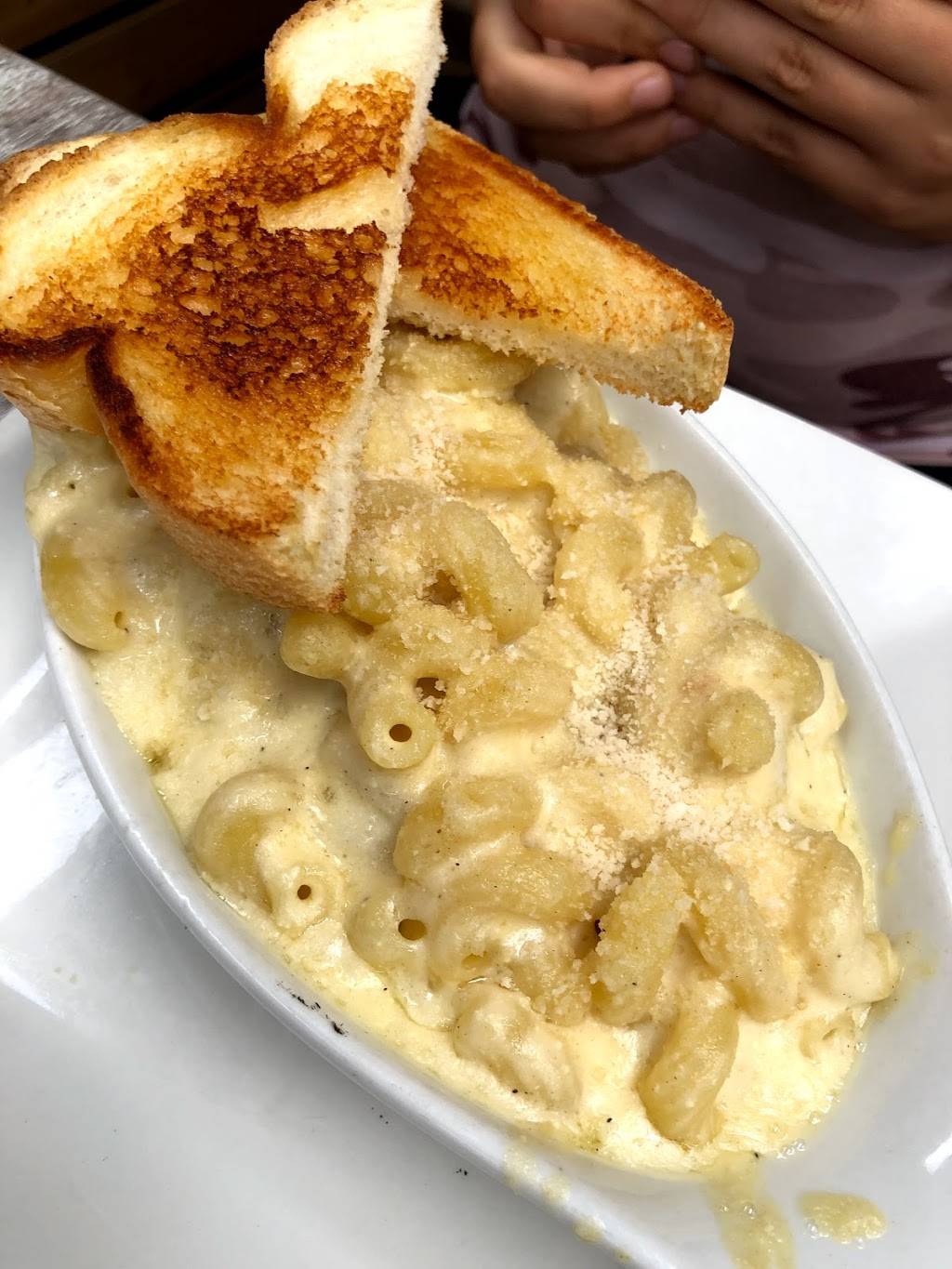 Churchills | restaurant | 356 Richmond Rd, Ottawa, ON K2A 0E8, Canada | 6134213775 OR +1 613-421-3775