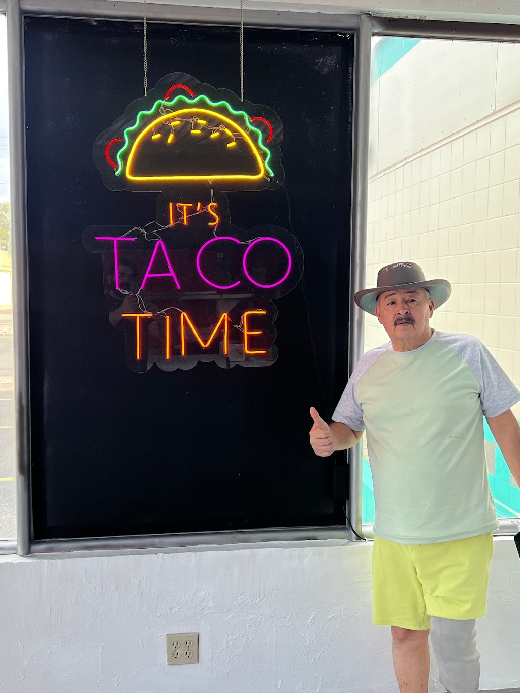 Fusion Tacos Gibson | restaurant | 5901 Gibson Blvd SE, Albuquerque, NM 87108, USA | 5056394619 OR +1 505-639-4619