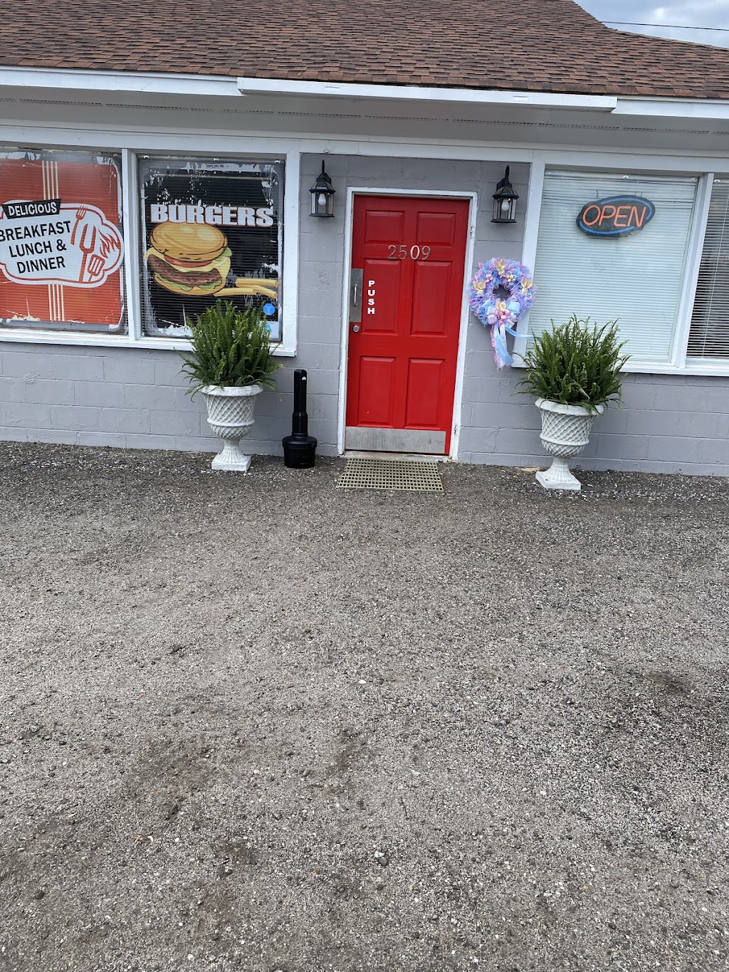 Tubbs 378 grill and grocery | restaurant | 2509 hwy 378, Scranton, SC 29591, USA | 8433894733 OR +1 843-389-4733