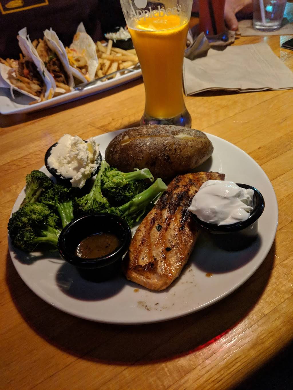 Applebees Grill + Bar | restaurant | 1900 Adams St, Mankato, MN 56001, USA | 5072168200 OR +1 507-216-8200