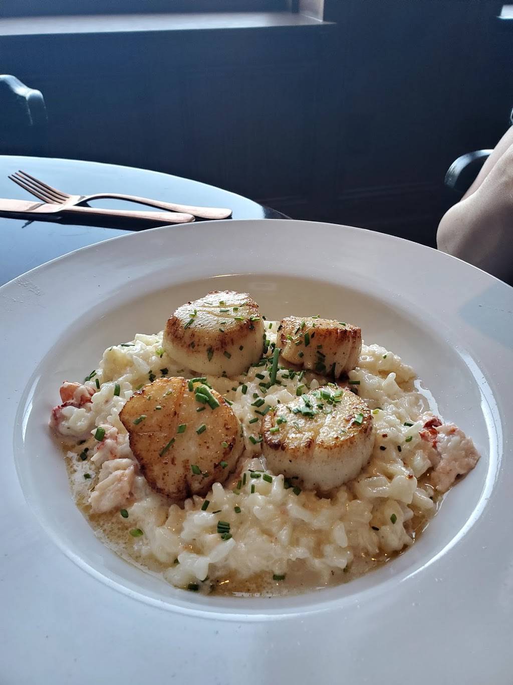 Dodies Dockside | restaurant | 301 Broadway Ave, Lorain, OH 44052, USA | 4407427209 OR +1 440-742-7209