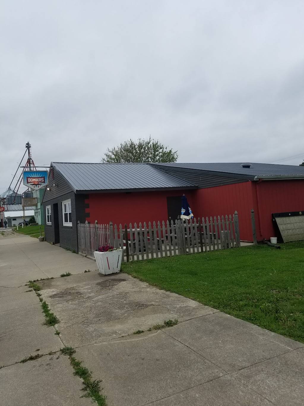 Bombers Tap | restaurant | 116 Main St, Bennett, IA 52721, USA | 5638902473 OR +1 563-890-2473