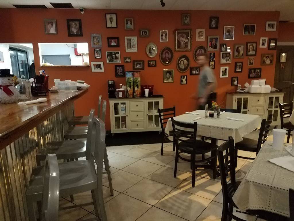 Gillies Seafood | restaurant | 805 Folly Rd, Charleston, SC 29412, USA | 8432978615 OR +1 843-297-8615