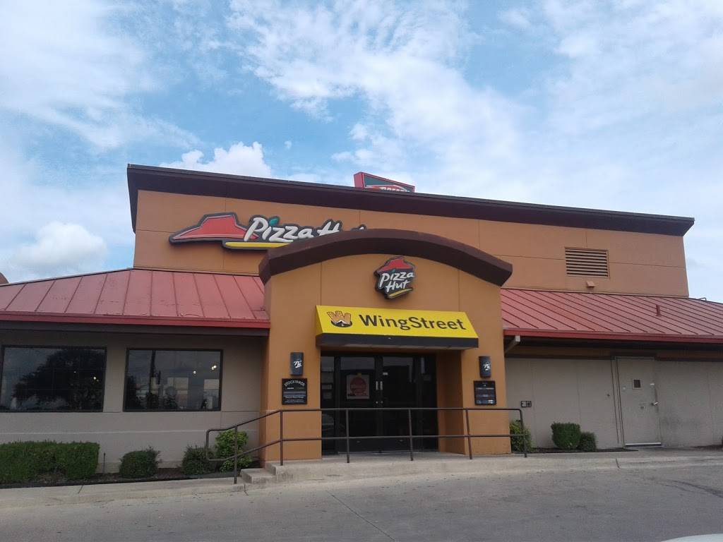 Pizza Hut | restaurant | 2808 N Main St, Fort Worth, TX 76106, USA | 8176251685 OR +1 817-625-1685