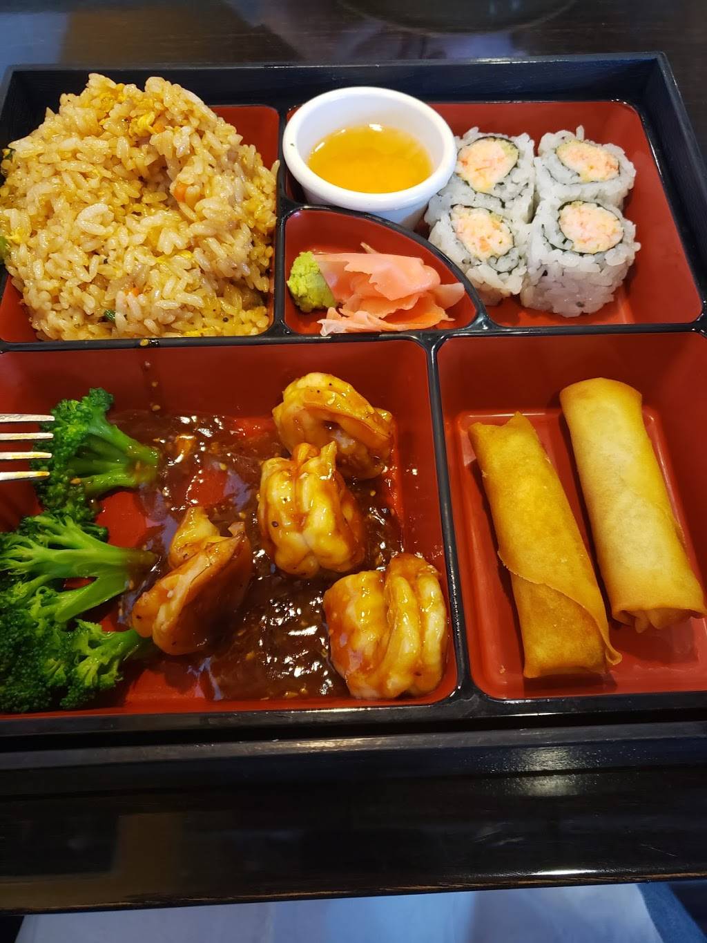 Sakura Sushi | meal takeaway | 21895 Pontiac Trail, South Lyon, MI 48178, USA | 2485737995 OR +1 248-573-7995