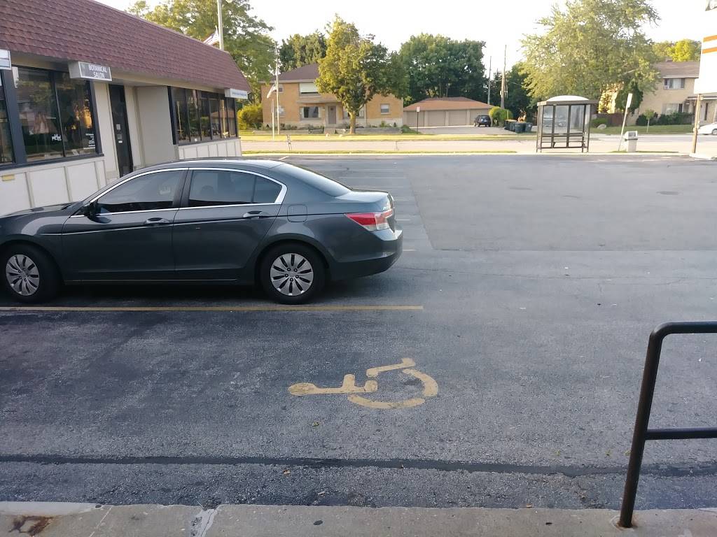 George Webb Restaurant | restaurant | 12201 W North Ave, Wauwatosa, WI 53226, USA | 4147744377 OR +1 414-774-4377