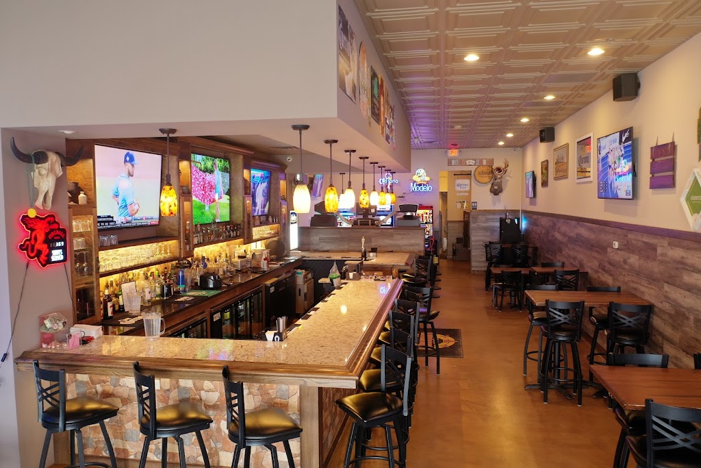 Senor Dylans Cantina | restaurant | 2281 Randall Rd, Carpentersville, IL 60110, USA | 2246999974 OR +1 224-699-9974