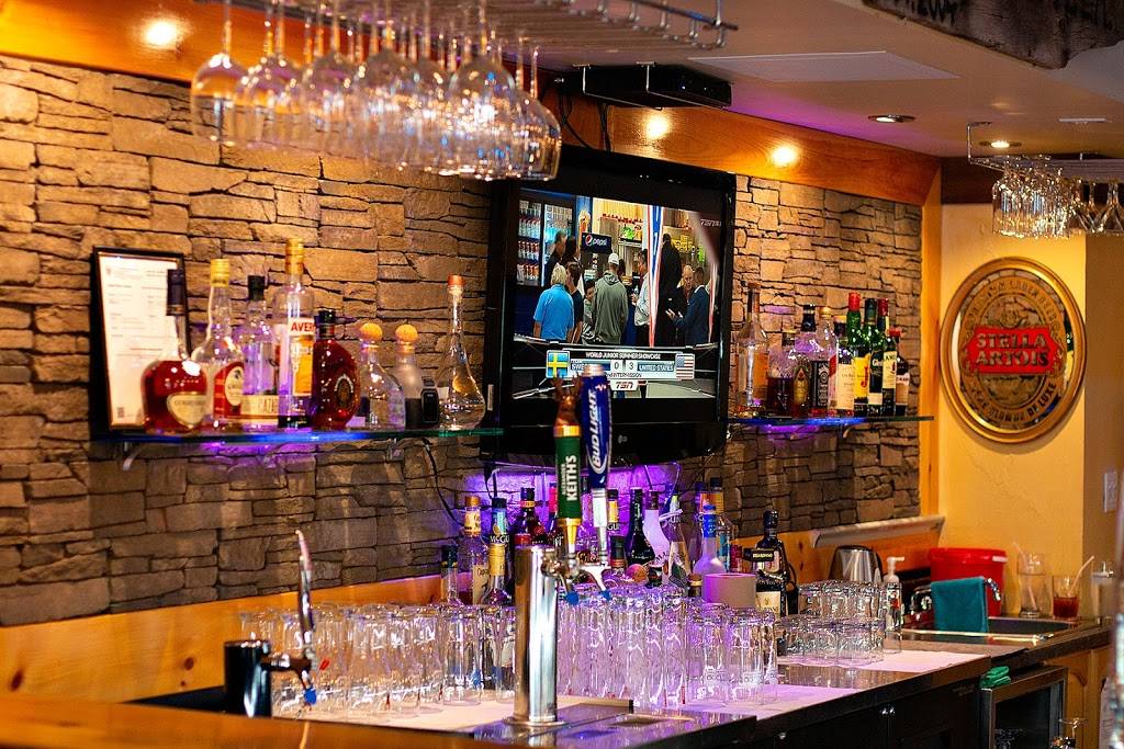 Donattela Bar & Grill | restaurant | 83 Bolton St, Bobcaygeon, ON K0M 1A0, Canada | 7057384303 OR +1 705-738-4303