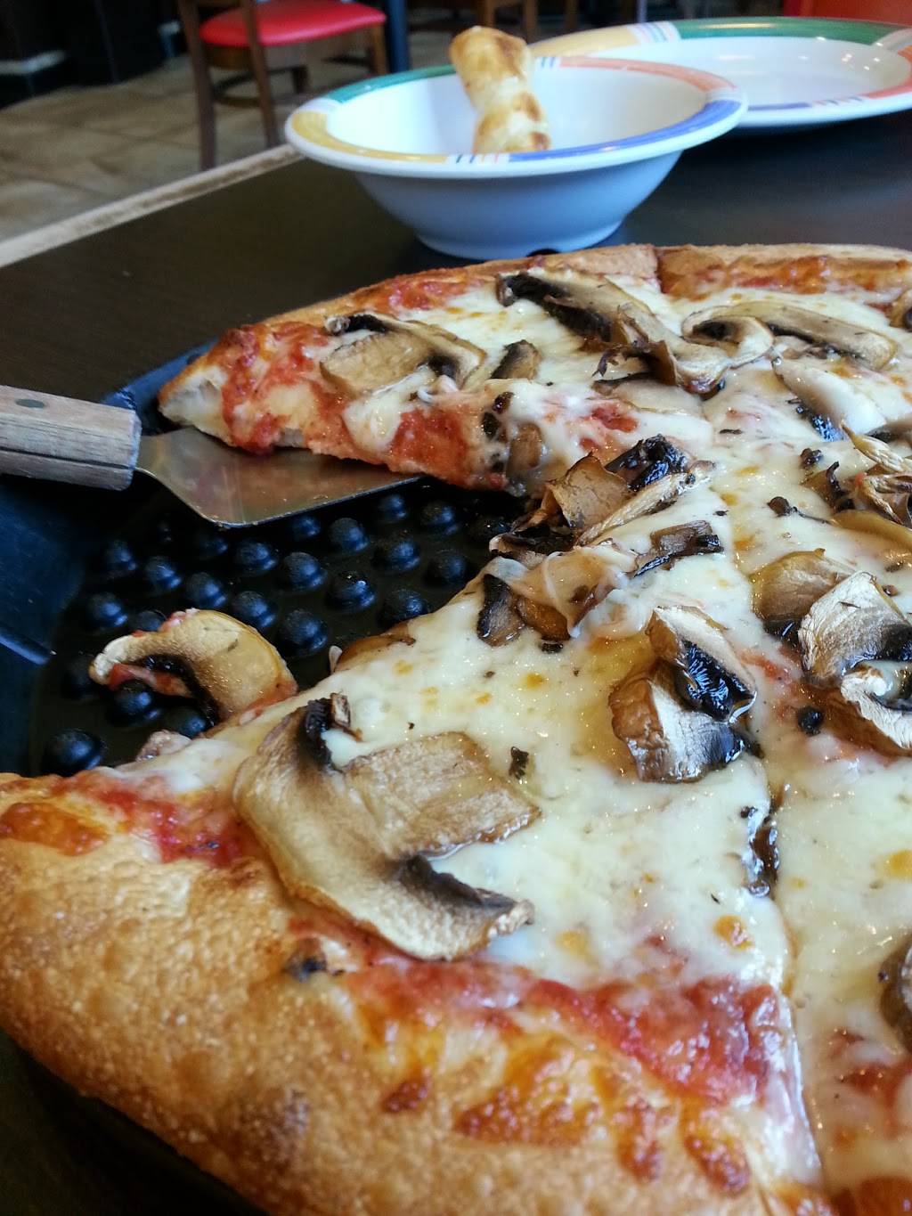 Pats Pizza & Pasta | meal takeaway | 3216 Edgmont Ave, Brookhaven, PA 19015, USA | 6108767777 OR +1 610-876-7777