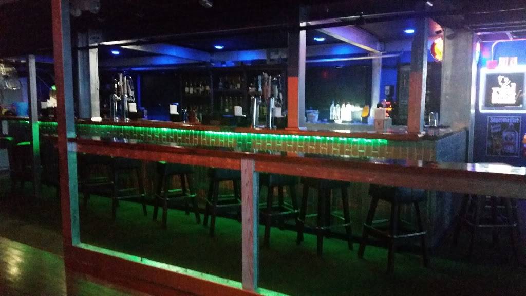 Cloud 9 Bar and Grille | night club | 225 Ocean Blvd, Hampton, NH 03842, USA | 6039260099 OR +1 603-926-0099